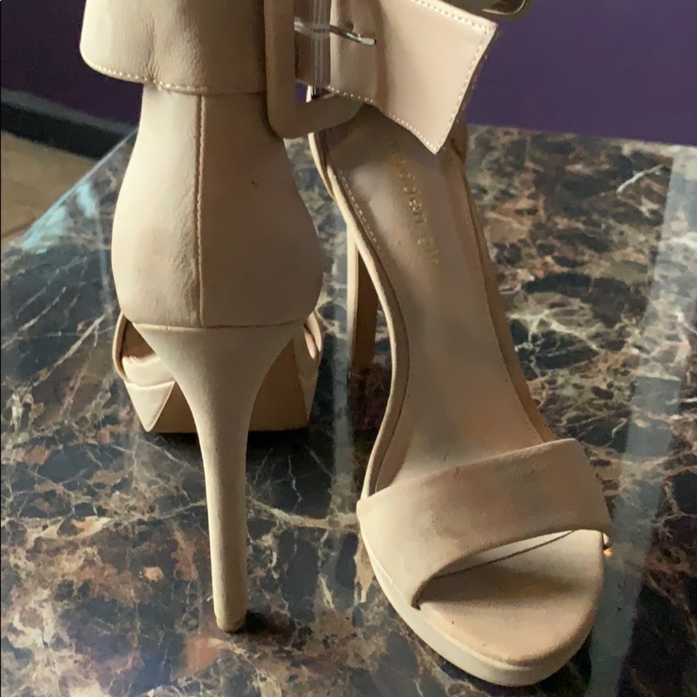 Heels - Picture 3 of 8